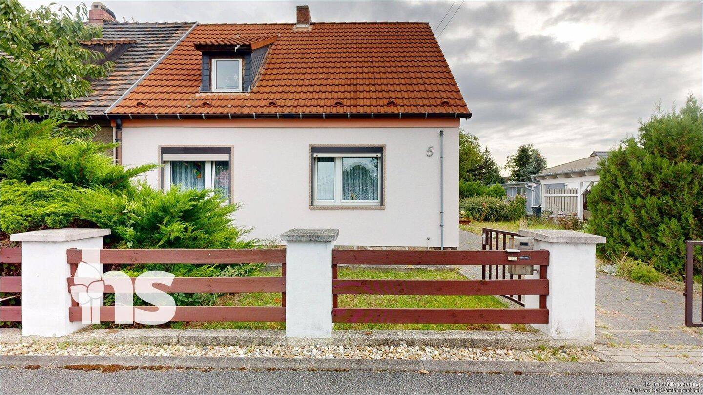 PROVISIONSFREI: Doppelhaushälfte in Merseburg mit Garten, Keller & Modernisierungspotenzial, 6217 Merseburg