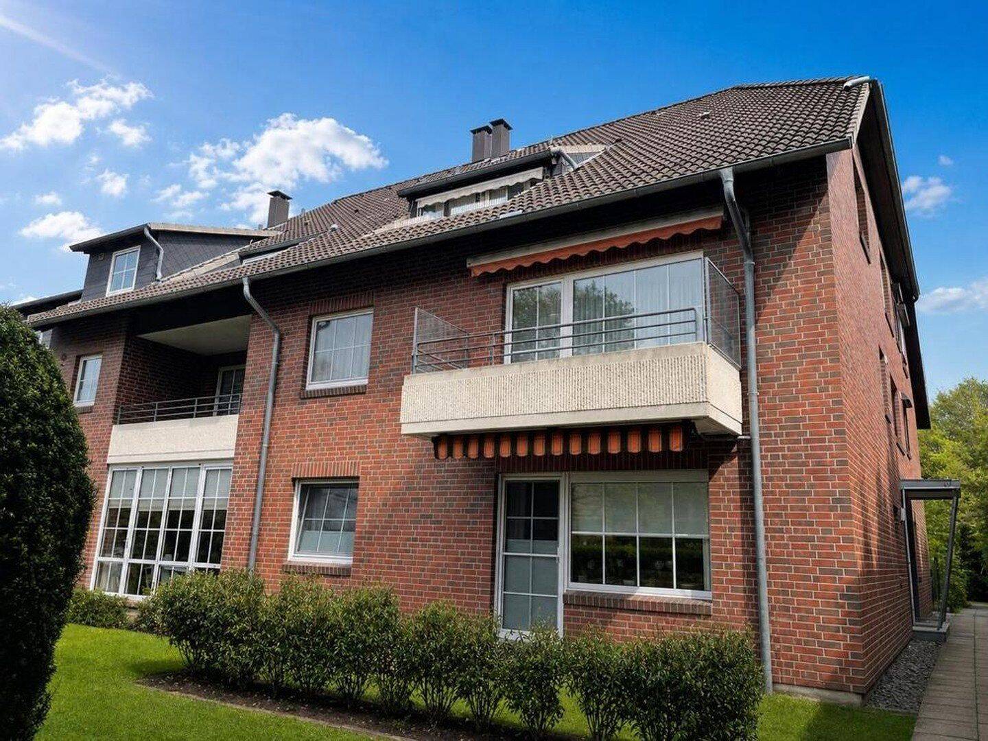 Helle 2-Zimmer-Dachgeschosswohnung mit Balkon und Einzelgarage in ruhiger Lage von Hamburg-Bramfeld, 22179 Hamburg (Wandsbek Bramfeld)