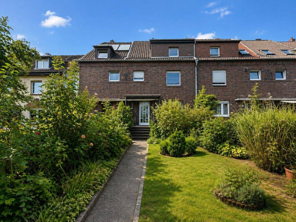 Großzügiges Einfamilienhaus mit 8 Zimmern und Garten in Gerresheim, 40625 Düsseldorf (Gerresheim Ludenberg)