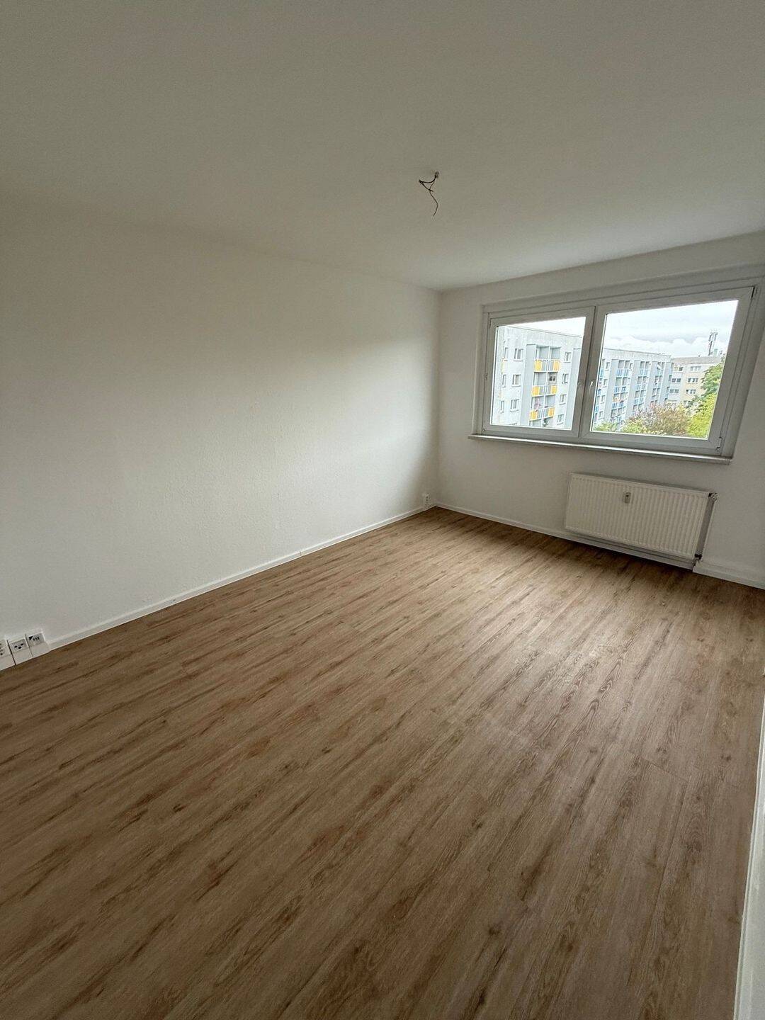 *IDEAL FÜR SINGLES + STUDENTEN* 2-Raum Wohnung mit Duschbad, 6132 Halle (Saale) (Ammendorf-Beesen Planena Radewell-Osendorf Silberhöhe)