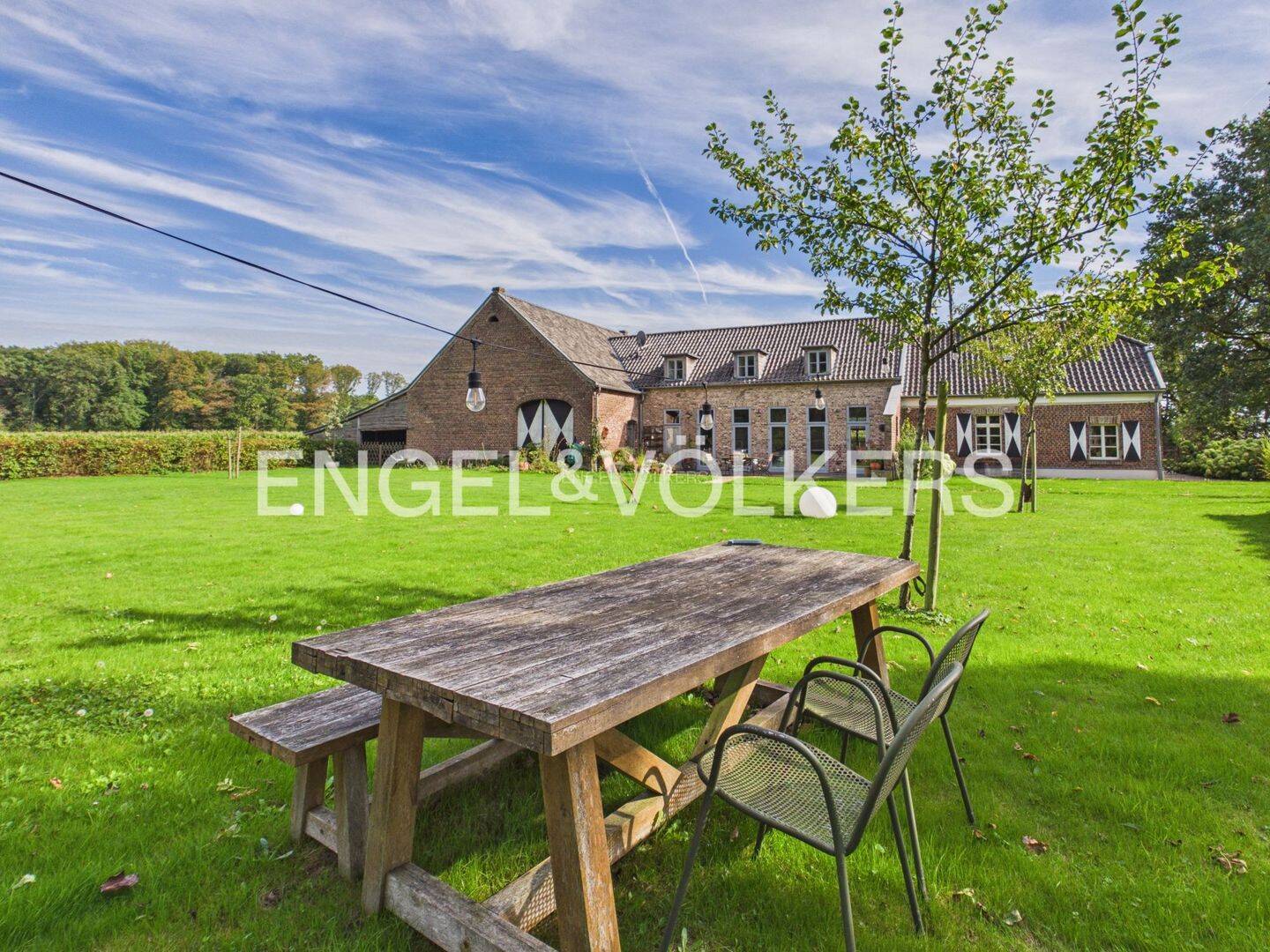 Denkmalgeschütztes Bauernhaus mit trendiger Architektur in absoluter Alleinlage, 47638 Straelen