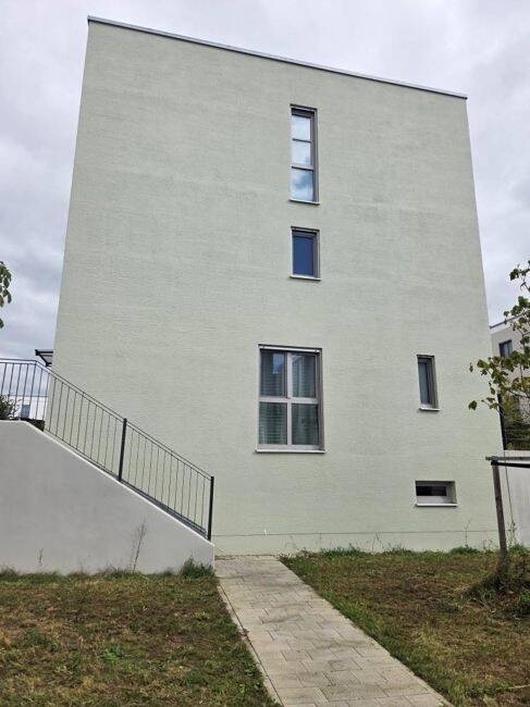 Frei, neuwertig, außergewöhnlich: Helles, hochwertig gebautes und unterkellertes Reihenendhaus!, 93055 Regensburg (Brandlberg-Keilberg Burgweinting-Harting Innenstadt Ostenviertel Schwabelweis)