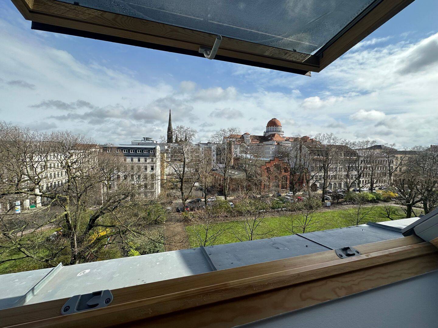 Penthouse Wohnung mit Klimaanlage über den Dächern der Stadt ab sofort zu vermieten, 4107 Leipzig (Zentrum Zentrum-Süd)