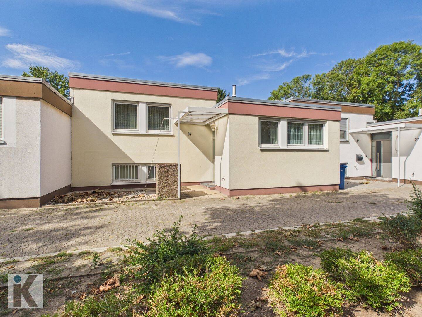 Lichtdurchfluteter Reihenbungalow mit versetzten Wohnebenen und sonnigem Südgarten, 67069 Ludwigshafen am Rhein (Edigheim Oppau Pfingstweide)