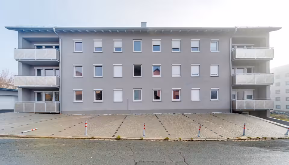 3-Zimmer-Erdgeschosswohnung mit Balkon, Garage & Stellplatz, 95100 Selb