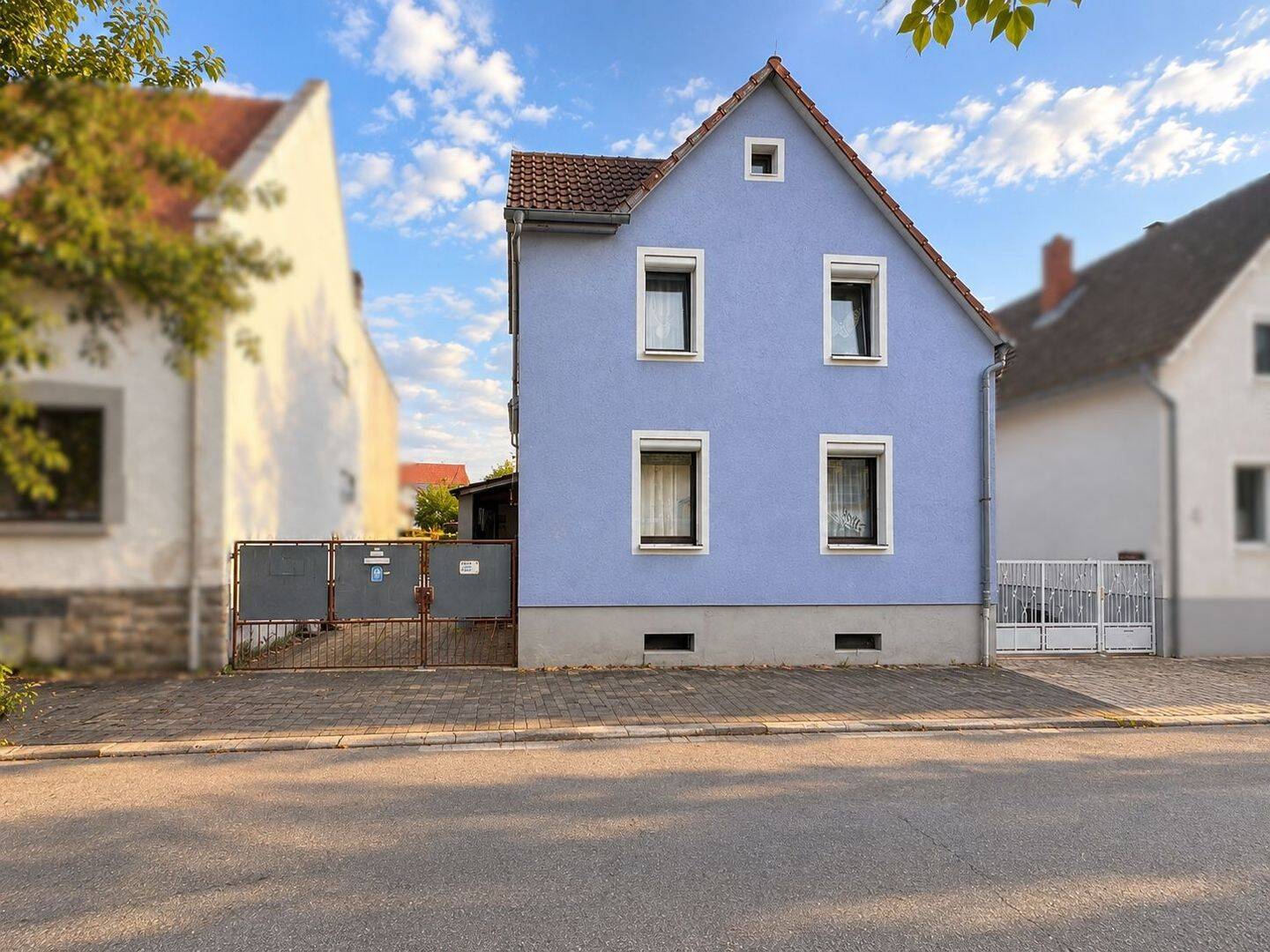 Das blaue Haus in guter Lage Bickenbachs, 64404 Bickenbach