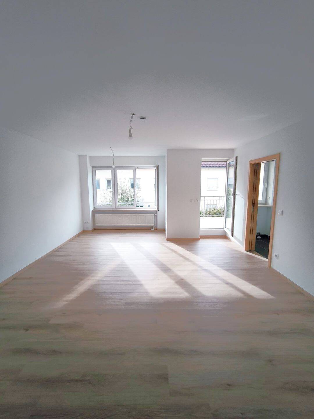 2 Zimmer Wohnung von privat, TG, Balkon, elektrische Rollo, Küche/Bad neu, 85057 Ingolstadt (Ingolstadt)