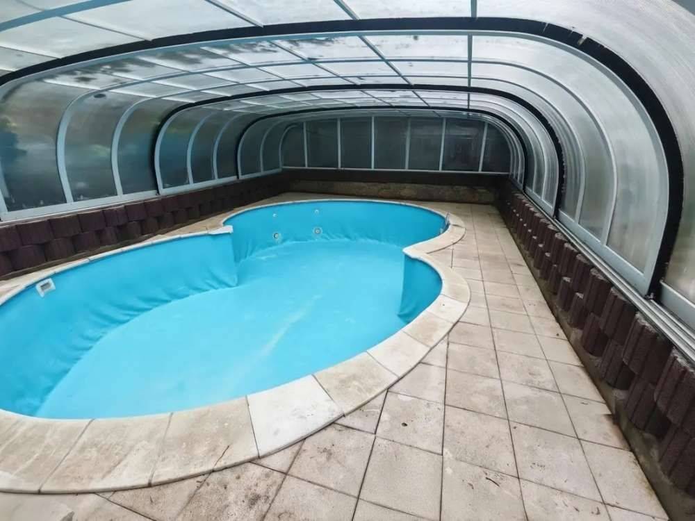 Großzügiges 1-2 Familienhaus / MGH,gute Ausstattung-überdachter Pool,große Terrasse,Balkon,4 Garagen, 13467 Berlin (Reinickendorf Hermsdorf)