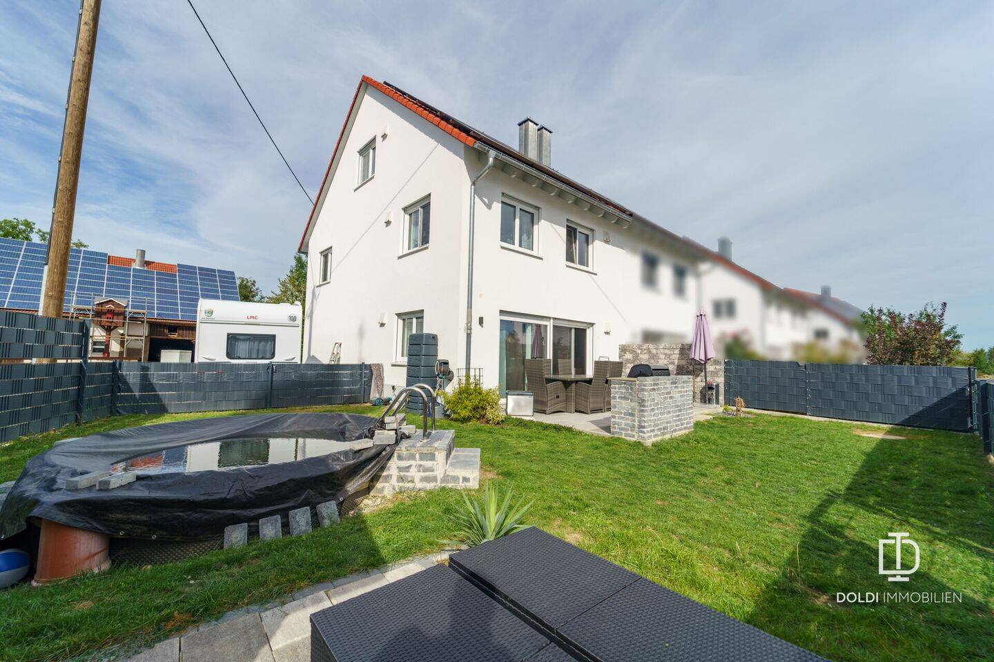 Neuwertige Doppelhaushälfte mit Südwestgarten, Photovoltaik und Energieklasse A+, 89434 Blindheim