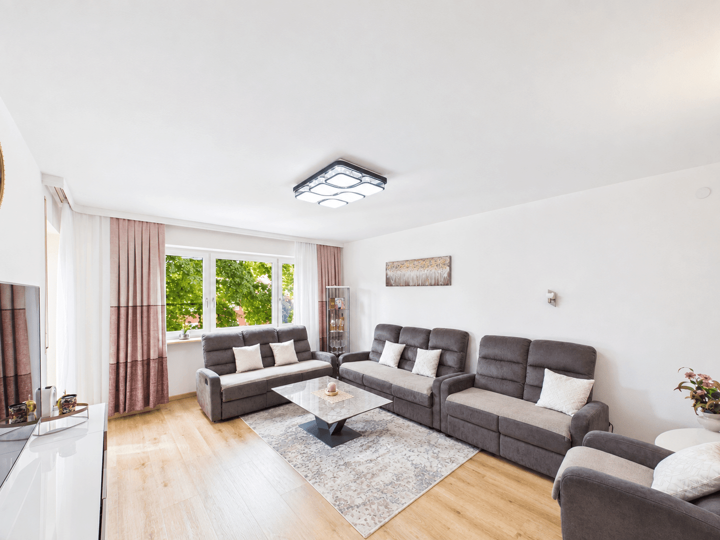 Zentral gelegen, schön geschnitten – 3-Zimmer-Wohnung mit Loggia im Erbbaurecht in Traunstein, 83278 Traunstein