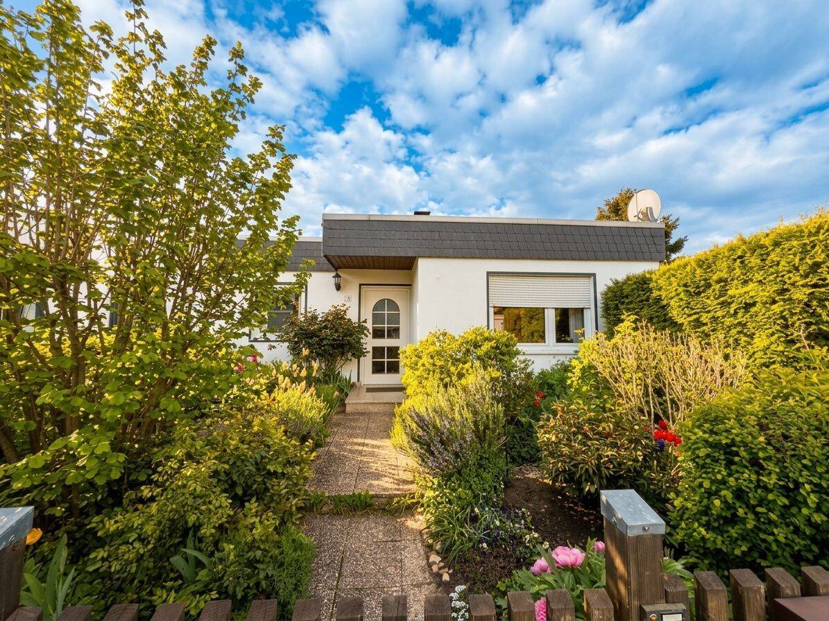 Wiesbaden Kohlheck! Helle 3-Zi-Wohnung, 20m² Balkon mit Blick bis zur griechischen Kapelle! Garage!, 65199 Wiesbaden (Biebrich Dotzheim Frauenstein Wiesbaden)