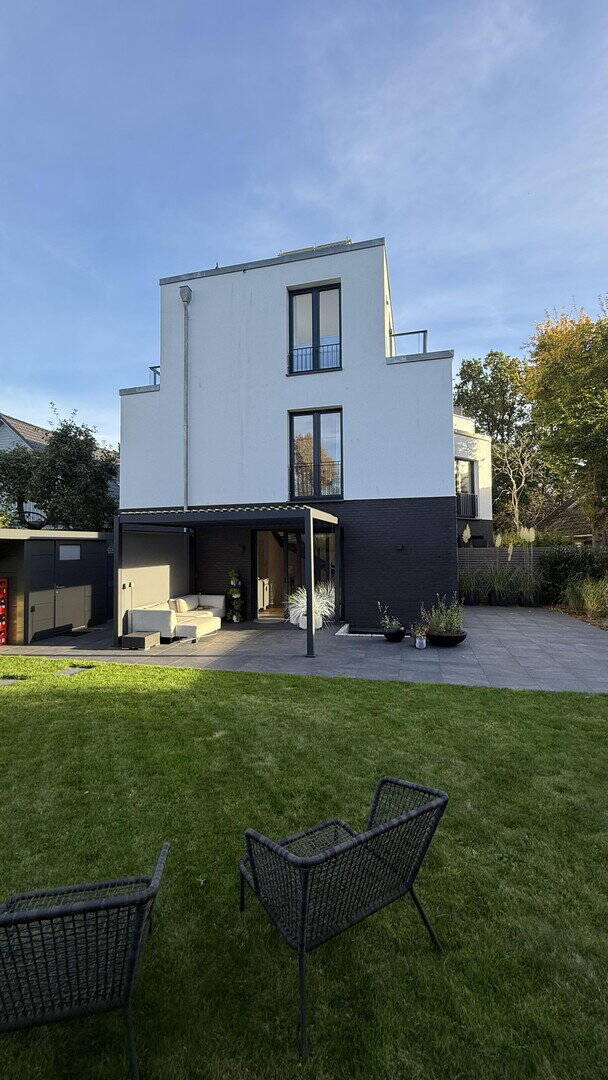 Modernes Endhaus am Brabandkanal – großer Privatgarten, Wärmepumpe und Spa, 22297 Hamburg (Hamburg-Nord Alsterdorf Barmbek-Nord Groß Borstel Winterhude)