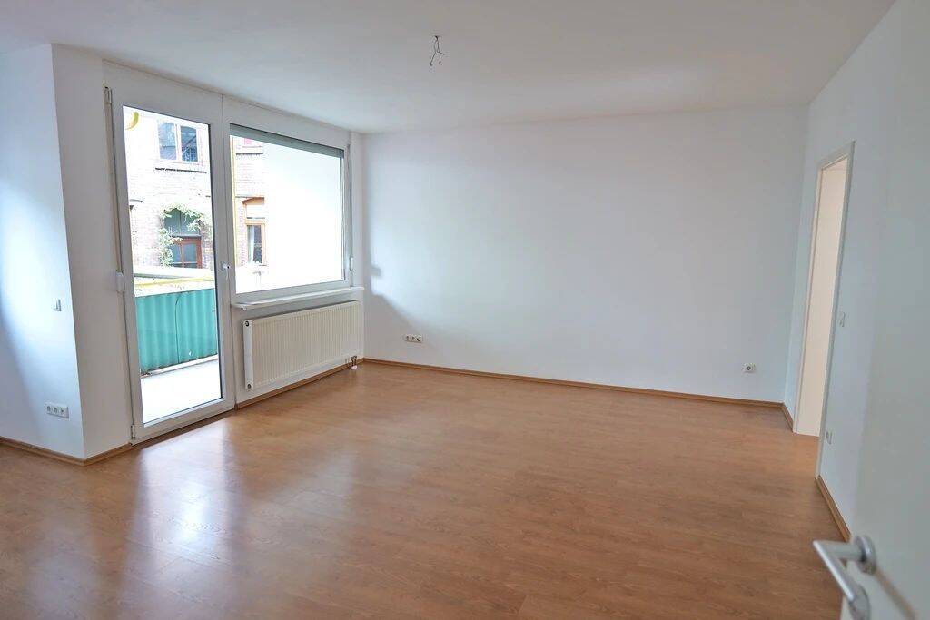 Nippes; Renovierte 2-Zimmer Balkonwohnung im Hochparterre!, 50733 Köln (Nippes Weidenpesch)