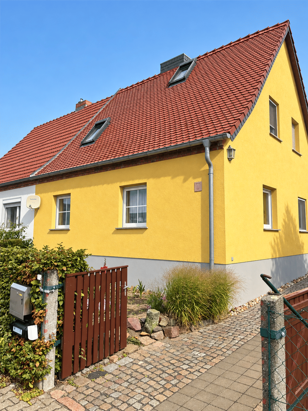 Gepflegte Doppelhaushälfte mit Garage, Carport und Garten, 4886 Beilrode