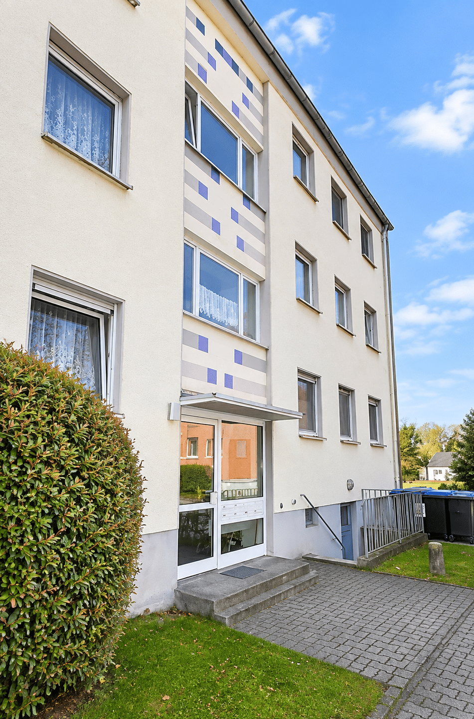 Gut geschnittene 3-Zimmer-Wohnung mit Loggia, Gäste-WC und Garage, 29229 Celle