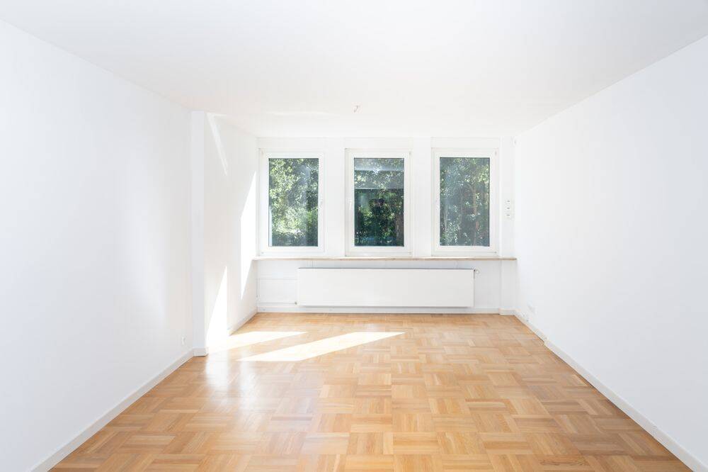 Wie ein Haus: Sanierte 4-Zimmer-Wohnung mit Garten, Garage u. 3 weiteren Räumen (ca. 53 m²) im DG., 30629 Hannover