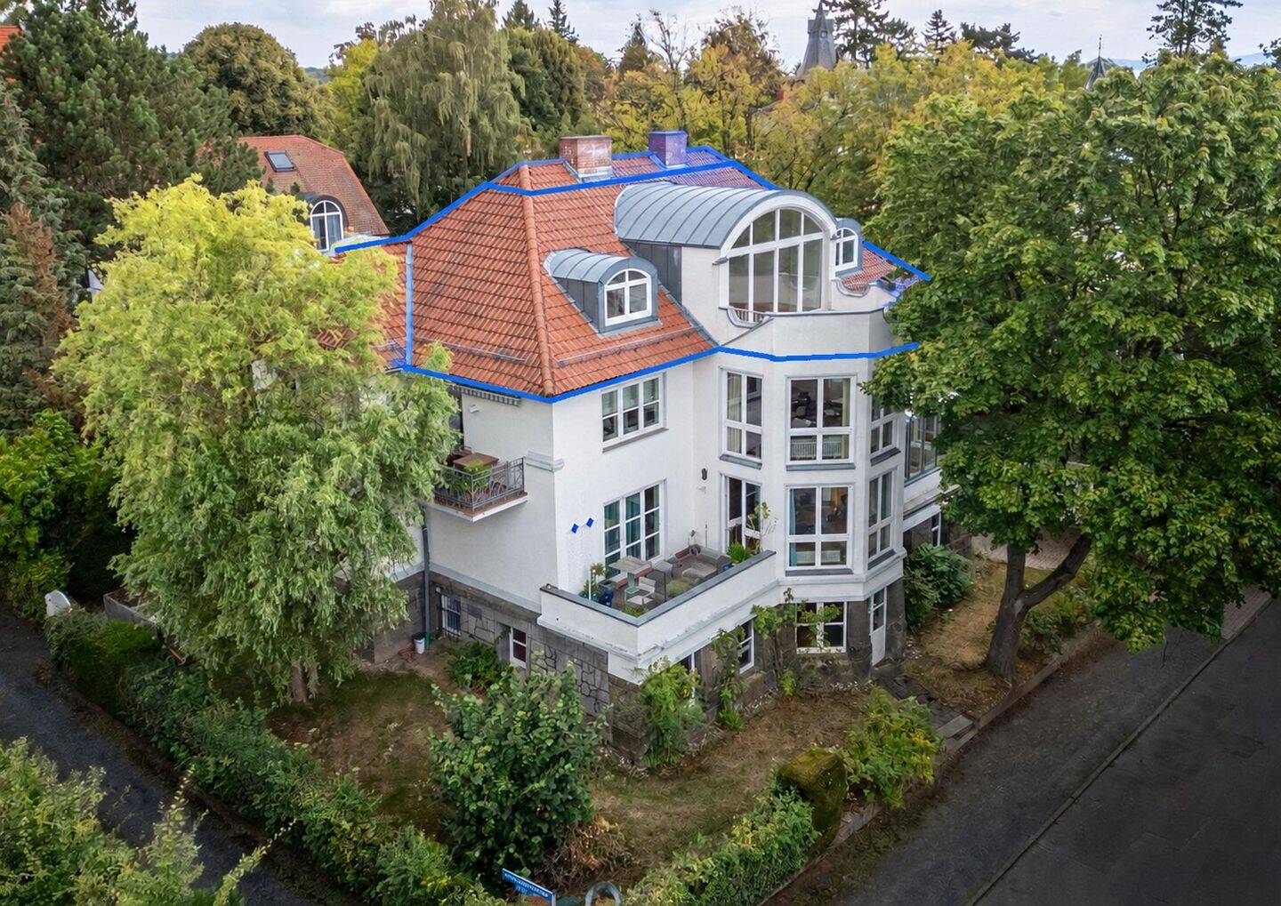 Besondere Architektur trifft stilvolles Wohnen – Dachgeschosswohnung am Mulang, 34131 Kassel (Bad Wilhelmshöhe Brasselsberg Kirchditmold)