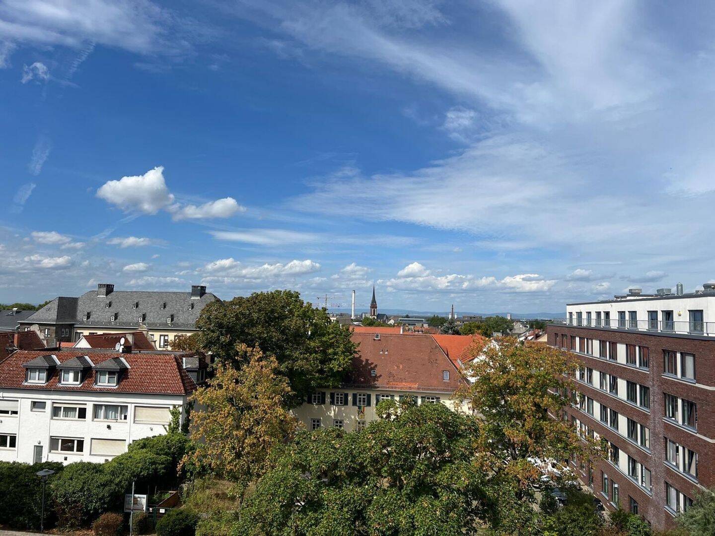 Hell und freundlich! Großzügige DG-Wohnung mit Loggia & Weitblick, 64283 Darmstadt (Darmstadt)