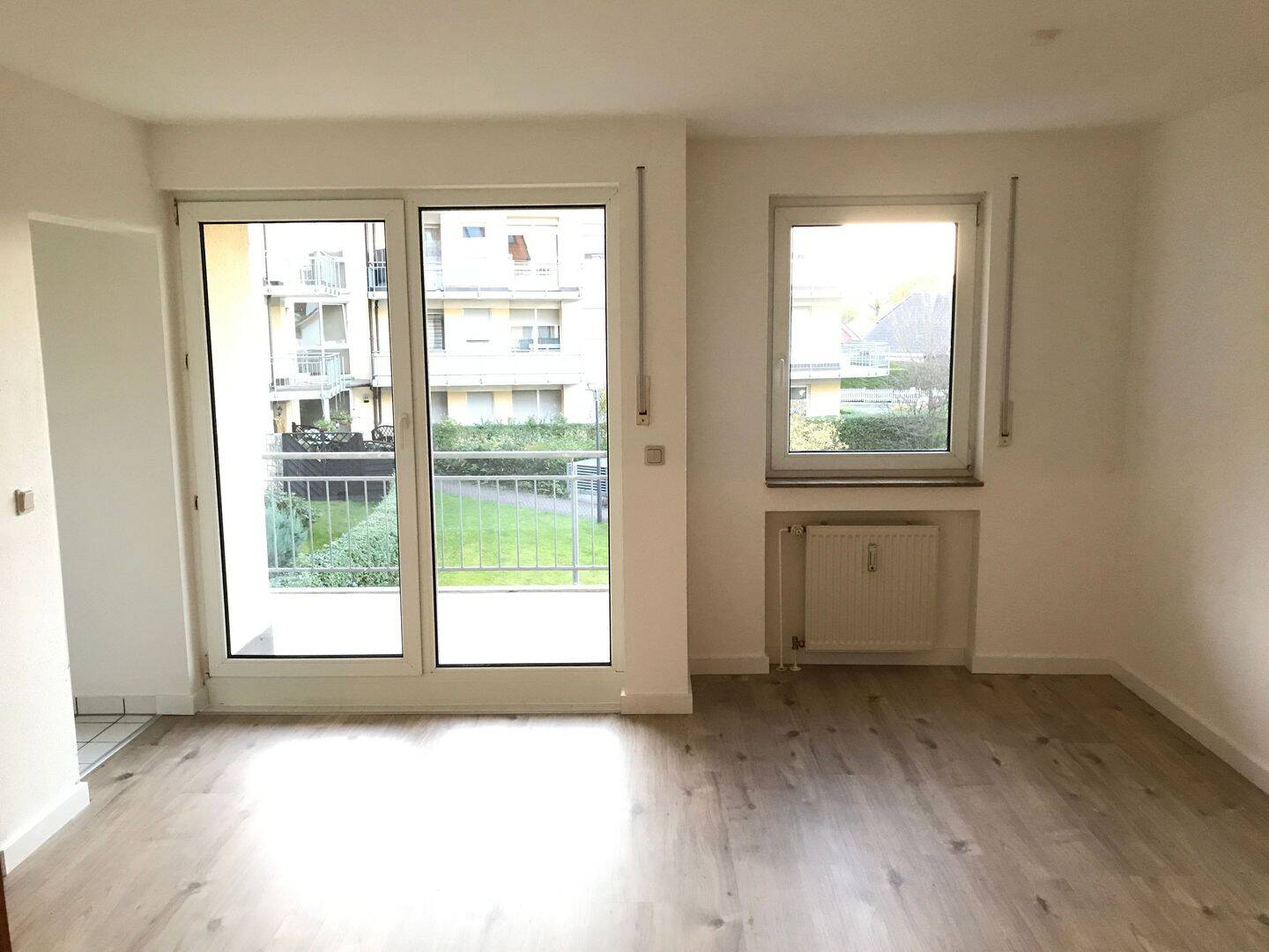 Singlewohnung mit separater Einbauküche, Laminat, Balkon in Westausrichtung, 16356 Werneuchen