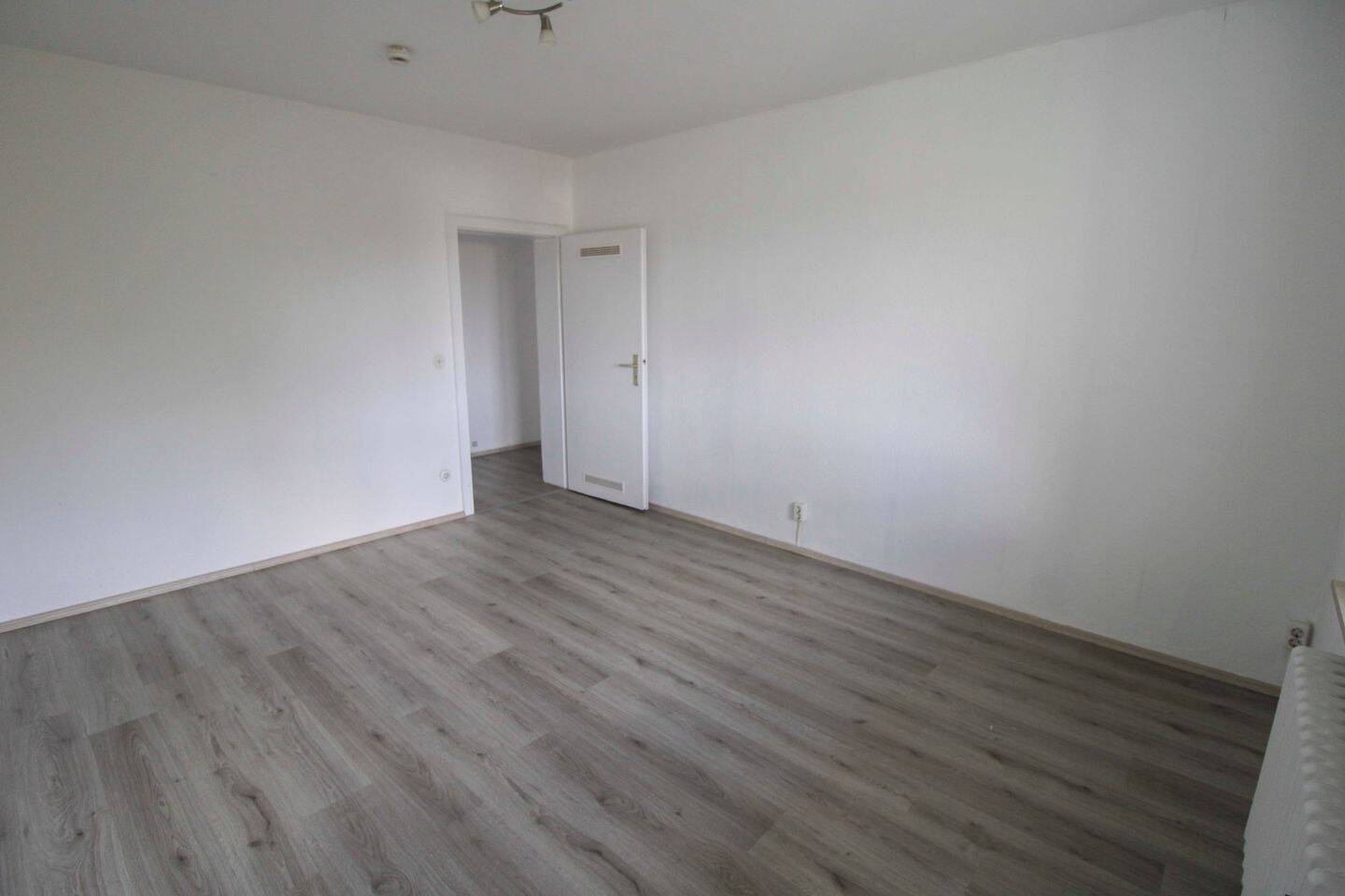 Bezugsfreie und modernisierte 2-Zimmerwohnung in Duisburg-Süd, 47249 Duisburg (Buchholz Großenbaum Wanheim-Angerhausen)