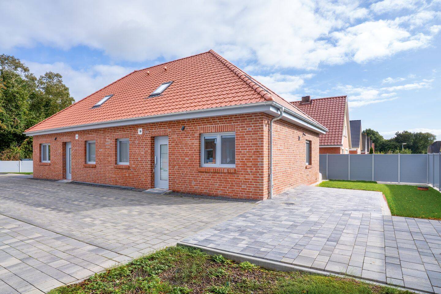 Moderne Doppelhaushälfte im Effizienzhaus-40-Standard, 26529 Rechtsupweg