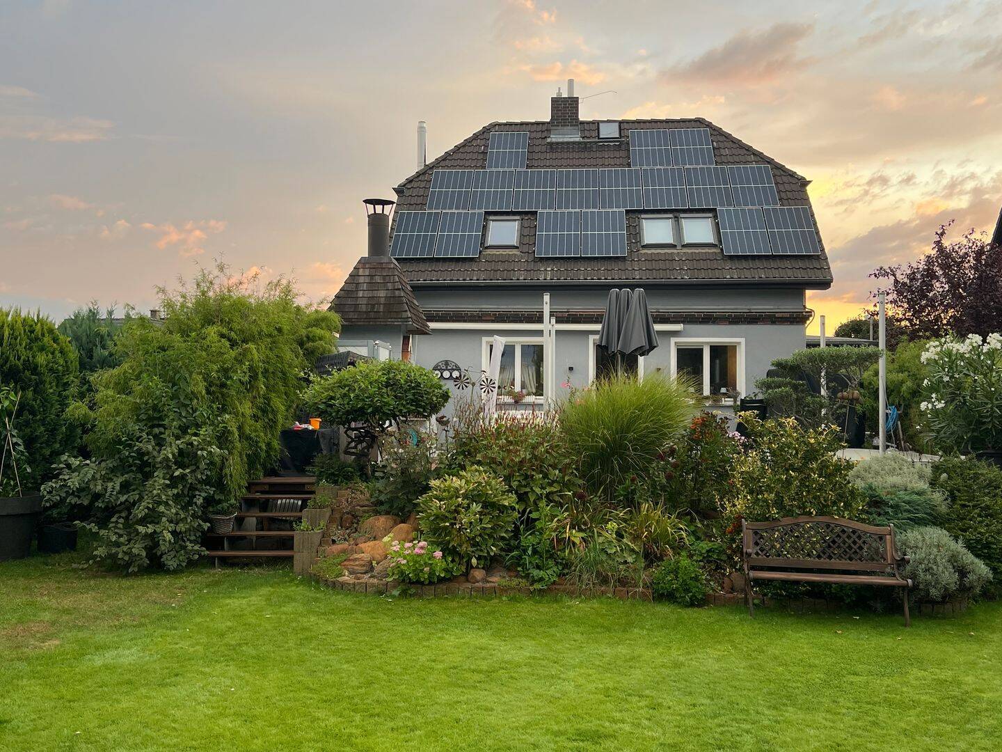 Stilvolles, geräumiges Haus mit Pool und Photovoltaik in Berlin-Rudow, 12357 Berlin (Neukölln Buckow Rudow)