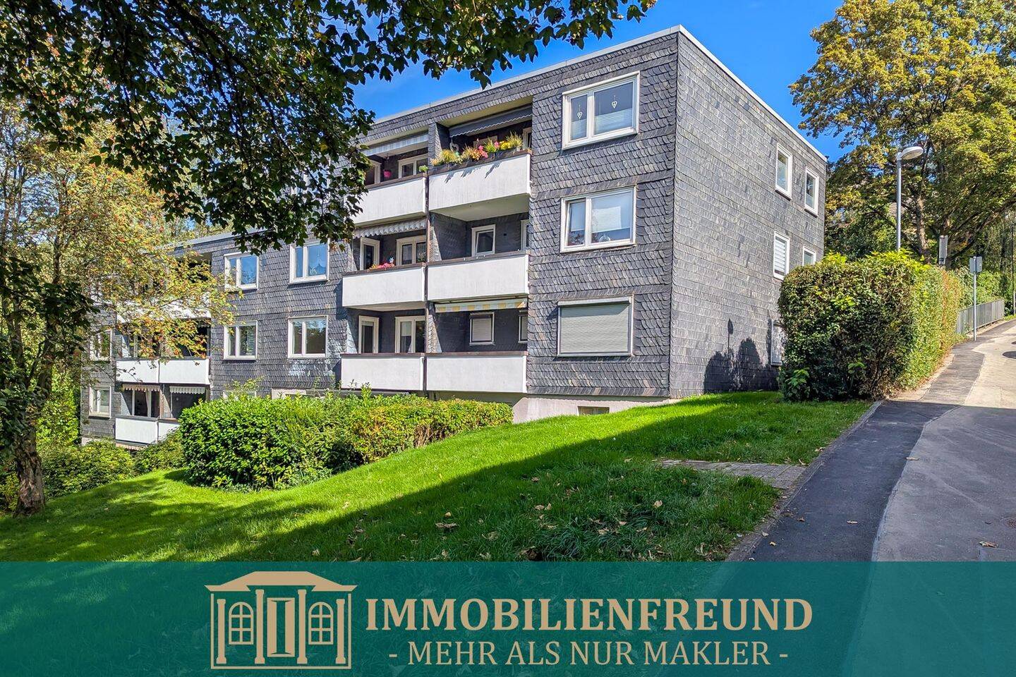 Sonnenbalkon, Parkett und TG-Stellplatz: 3-Zimmer-Wohnung mit Weitblick in Uni-Nähe, 42119 Wuppertal (Elberfeld)