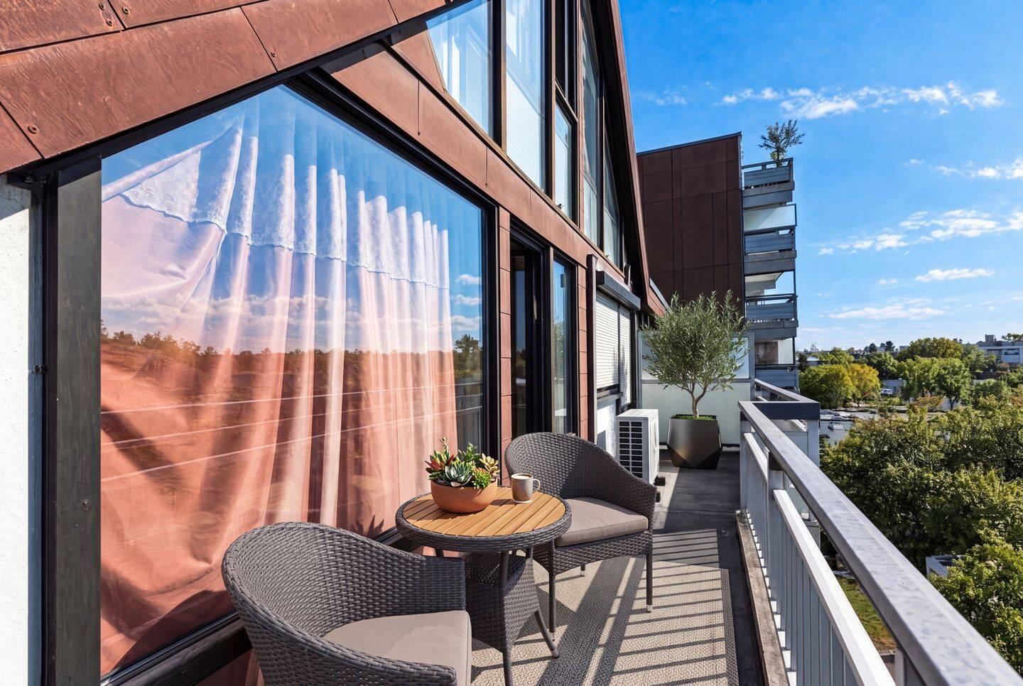 **Über den Dächern Kölns – Wohnen mit Aussicht**, 50858 Köln (Lindenthal Junkersdorf Weiden)