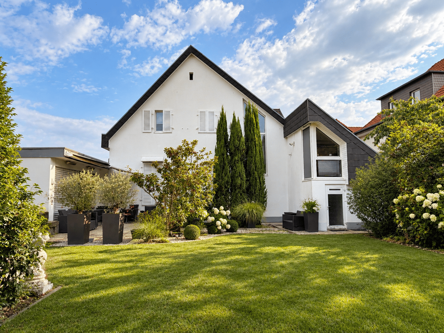 Gepflegtes Ein-Zweifamilienhaus am Stadtrand von Homburg zu verkaufen !, 66424 Homburg
