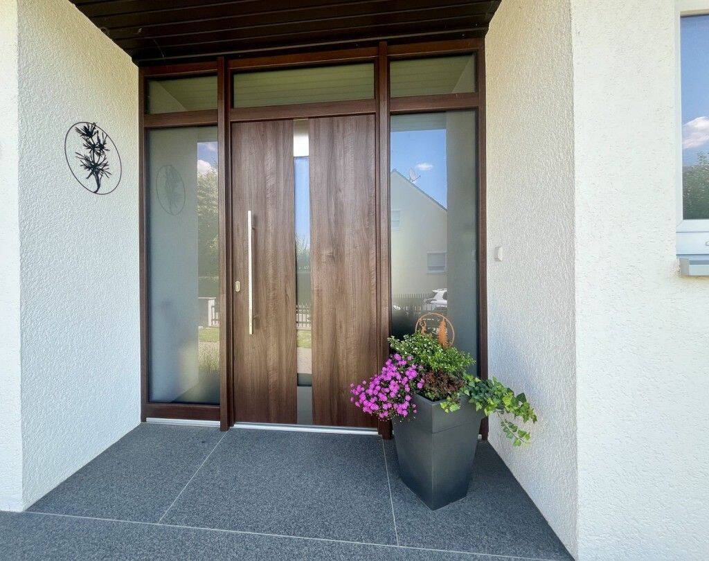 Renchen – zentrale und ruhige Lage. Grundstück mit 1.462 m² – geräumiger Bungalow ca. 150 m² Wohnfl. und Keller (teil…, 77871 Renchen