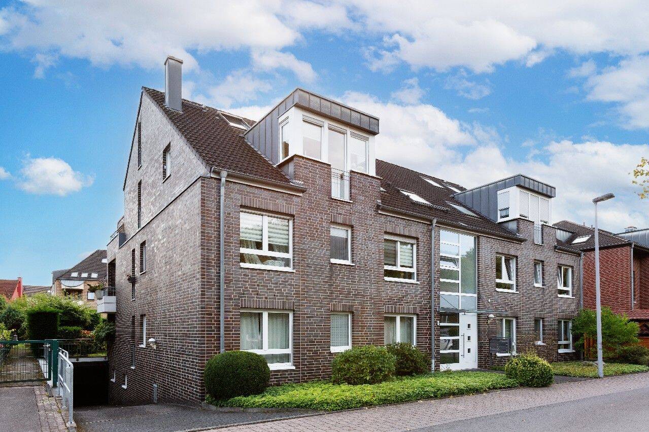 Schlebusch: Elegante 2-Zimmer-Wohnung mit XXL-Balkon im 1. OG in ruhiger, grüner Sackgassenlage, 51375 Leverkusen (Schlebusch)