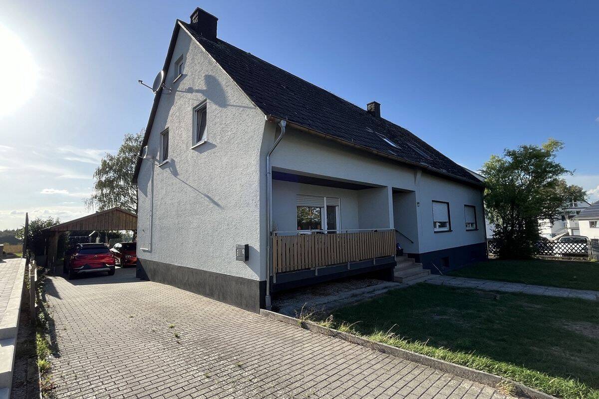 Großzügige Dachgeschosswohnung mit Terrasse in Osburg, 54317 Osburg