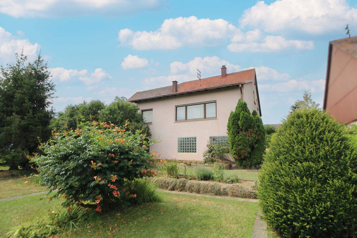 Großzügiges Einfamilienhaus mit 1.083 m² Grundstück, Garage, Scheune & viel Potenzial, 75057 Kürnbach