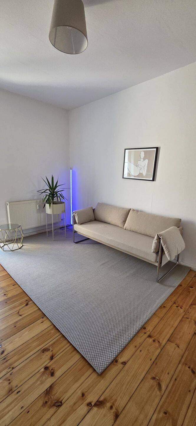 Sonnige 2-Zimmer möbliert Wohnung mit Balkon Nähe T-Feld, 12099 Berlin (Neukölln)