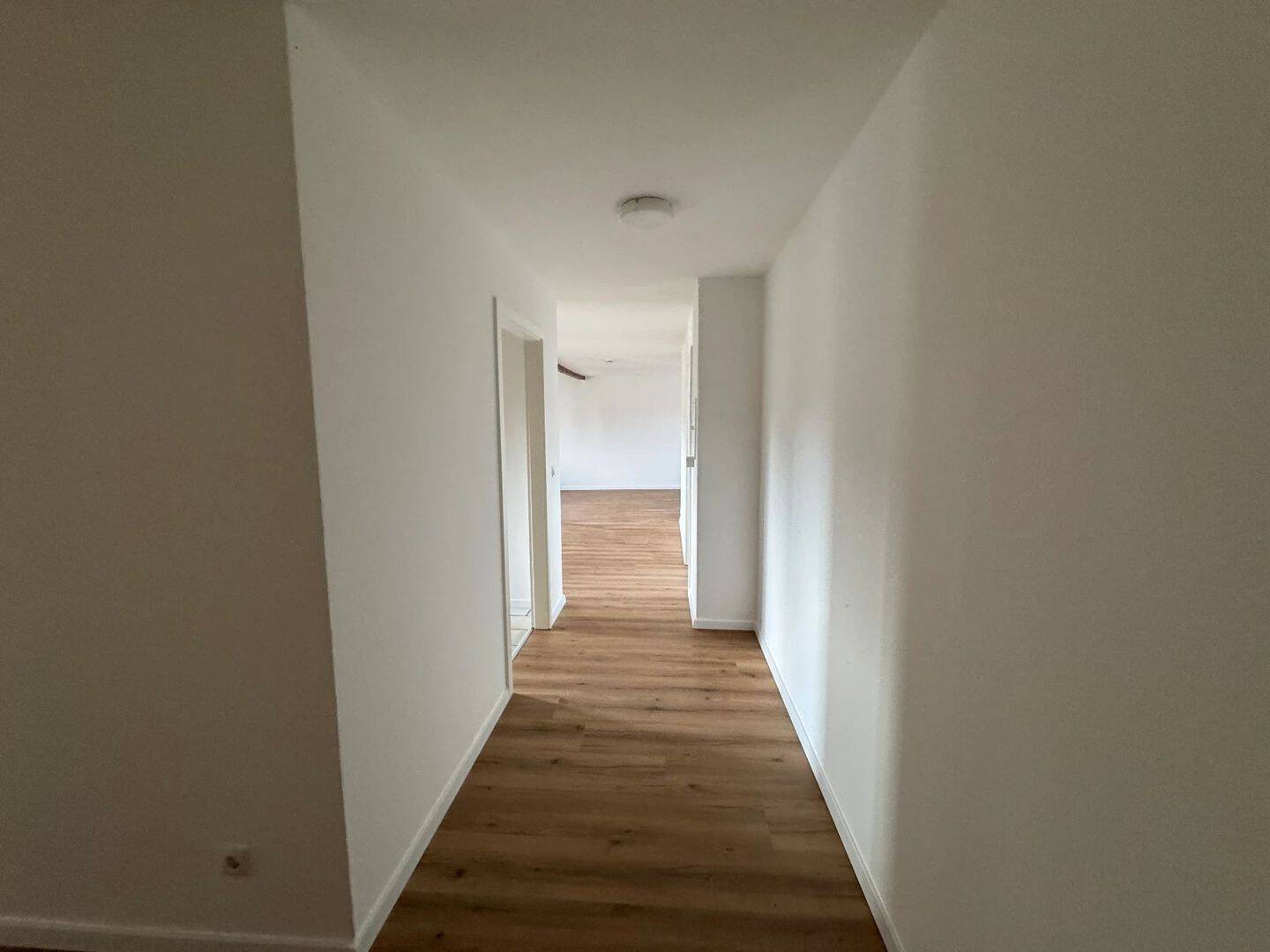 +++Wunderschöne 2 Zimmer-Dachgeschoss-Wohnung mit Einbauküche+++, 38114 Braunschweig (Braunschweig Ölper)