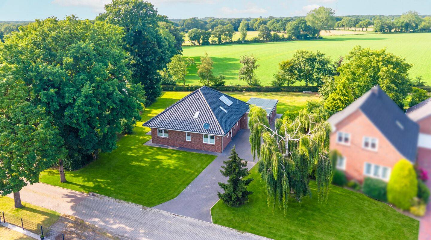 Neuwertiger Bungalow auf großem Grundstück mit Garage in Aurich-Schirum, 26605 Aurich