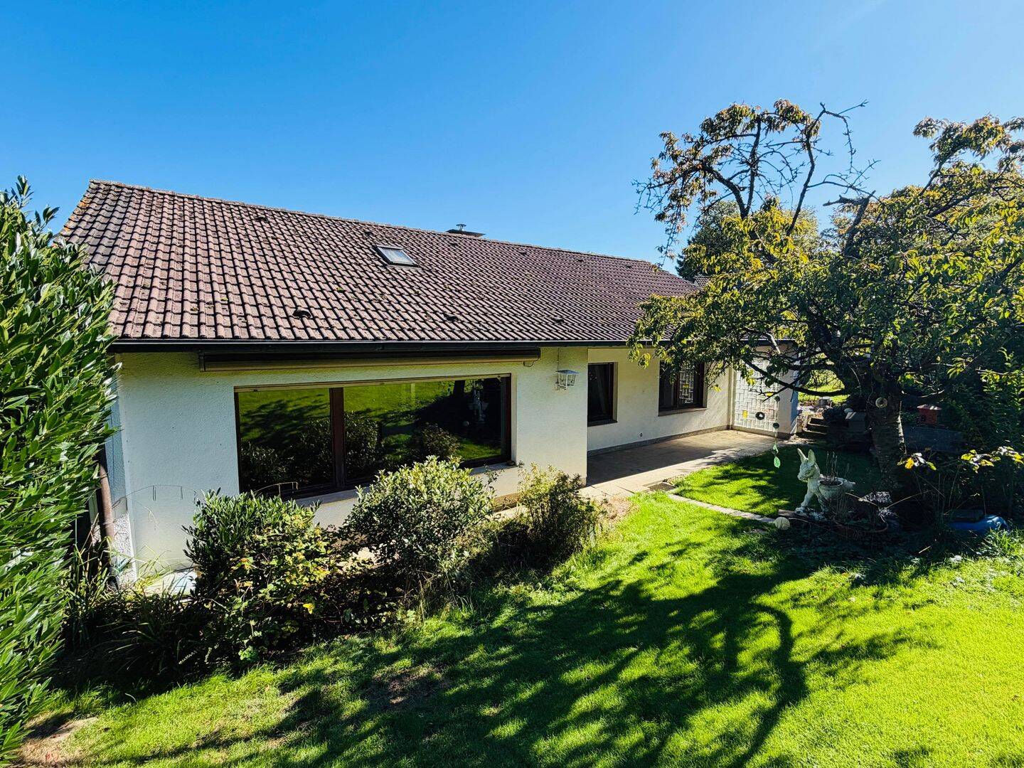 Einfamilienhaus mit großem Sonnengrundstück – viel Potenzial für Ihre Wohnideen, 42555 Velbert