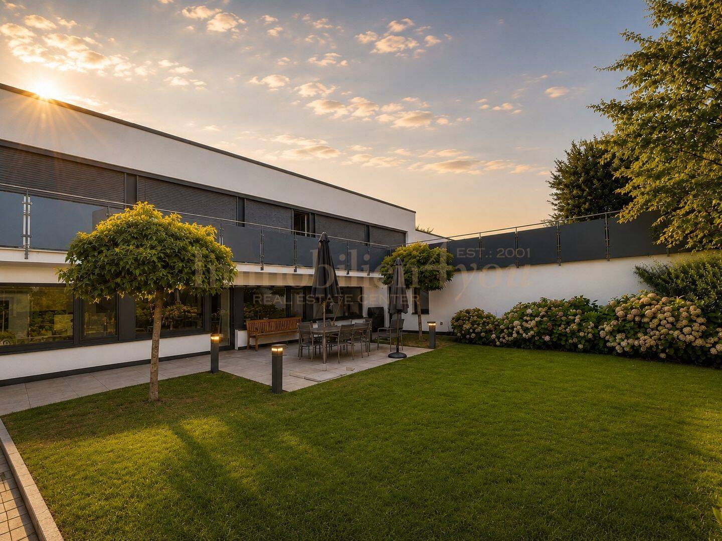 Architektenvilla mit beheiztem Edelstahlpool und Panoramablick, 66482 Zweibrücken