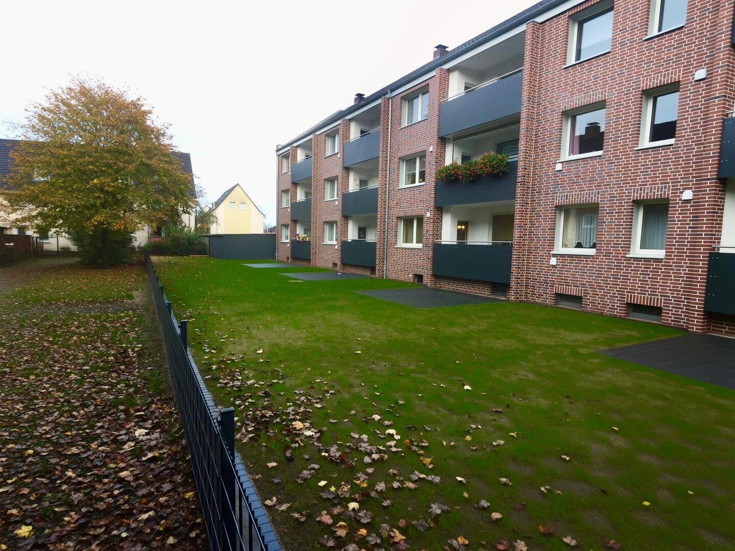 Erstbezug nach Kernsanierung: 2 Zimmer mit Balkon im EG, 24539 Neumünster (Gadeland Ruthenberg Stör Wittorf)