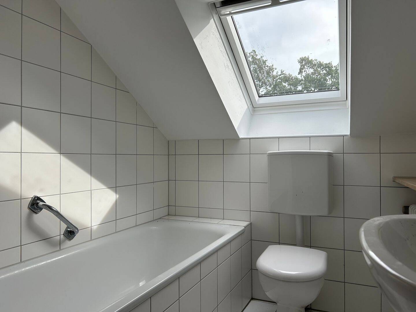 Modern & charmant: 2-Zimmer-Dachgeschosswohnung in begehrter Lage von Nürnberg-Reichelsdorf ***Besichtigung: Freitag, 16.10.2026 um 18:00 Uhr***, 90453 Nürnberg