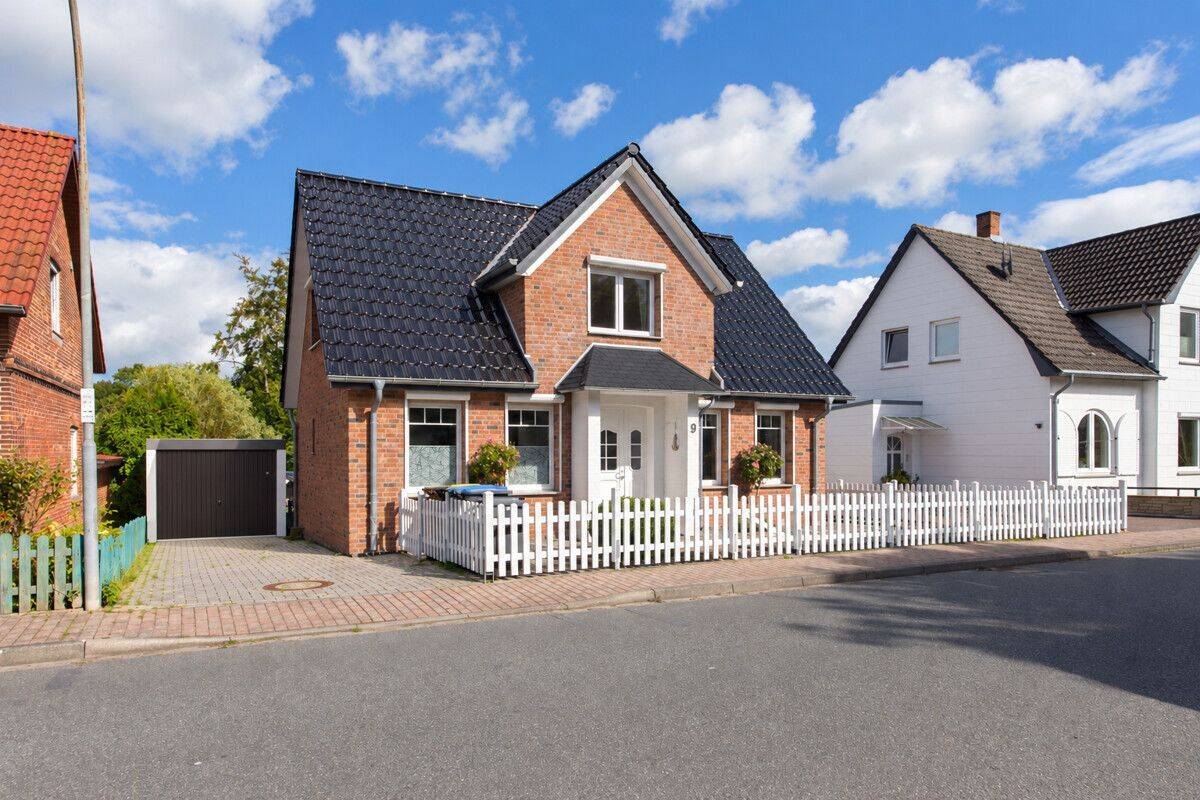 Gemütliches Zuhause mit Garten, Terrasse, Garage und eigener Sauna – Hier fehlt es Ihnen an nichts., 24398 Karby