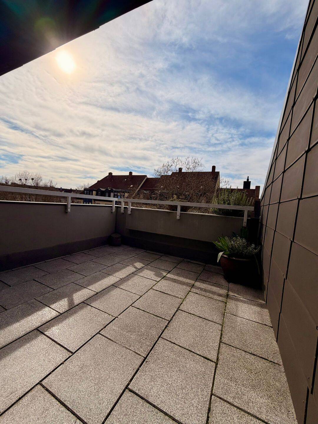 2-Zimmer-Dachgeschosswohnung mit Terrasse im beschaulichsten Teil Nürnbergs, 90408 Nürnberg (Großreuth h. d. Veste Gärten h. d. Veste Maxfeld Nordbahnhof Sankt Johannis)