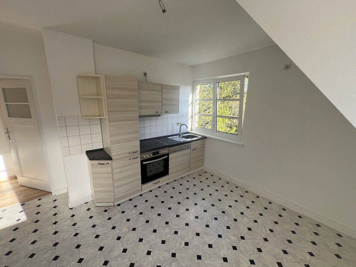 2-Zi.-Dachgeschoss-Wohnung mit Einbauküche!, 8529 Plauen
