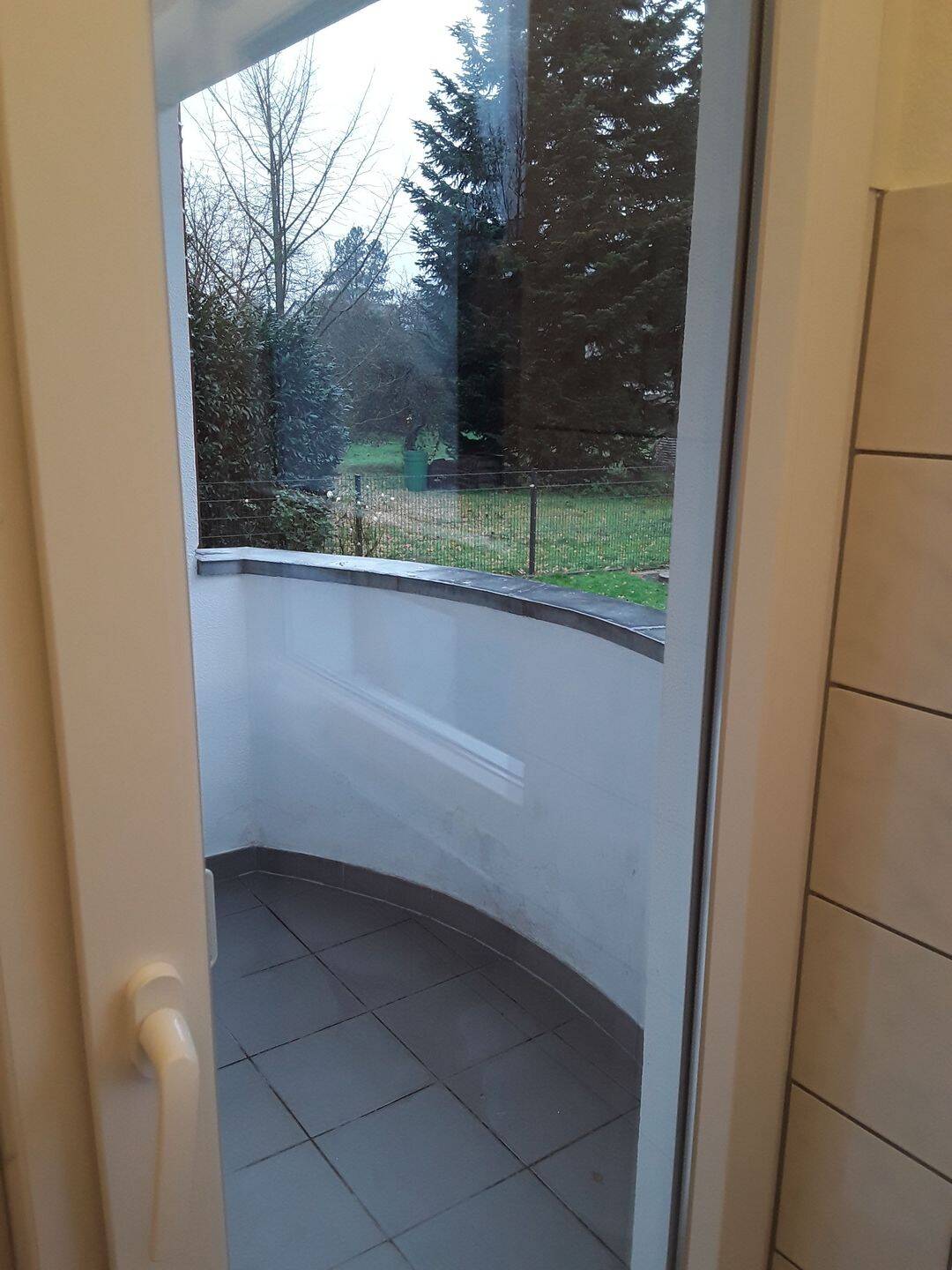 Helle, schöne geschnitte 2,5 Zi-Wohnung mit Einbauküche und Balkon, 51107 Köln (Kalk)