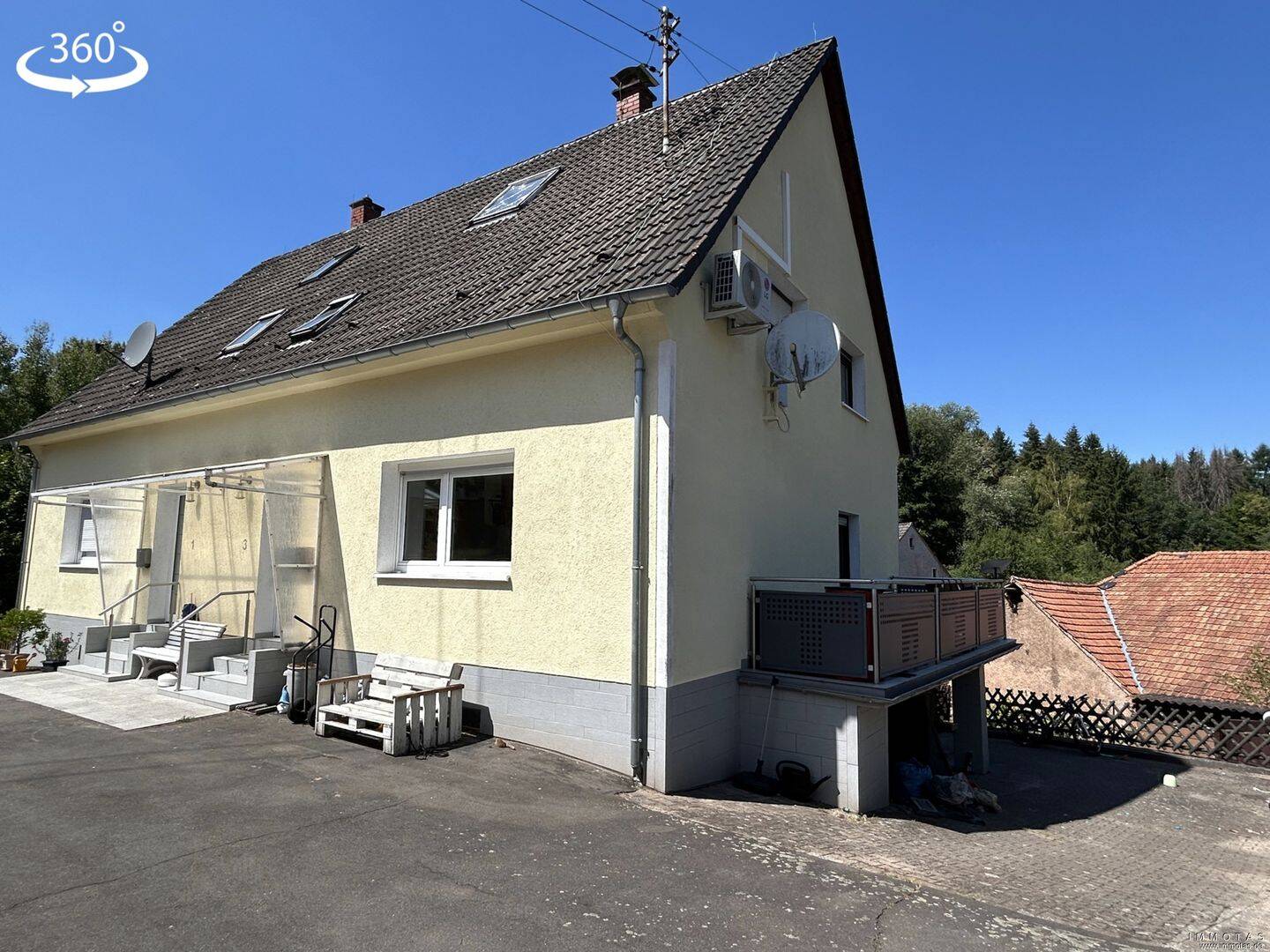 Gepflegte Doppelhaushälfte mit Garten, Balkon und Doppelgarage in Dunzweiler, 66916 Dunzweiler