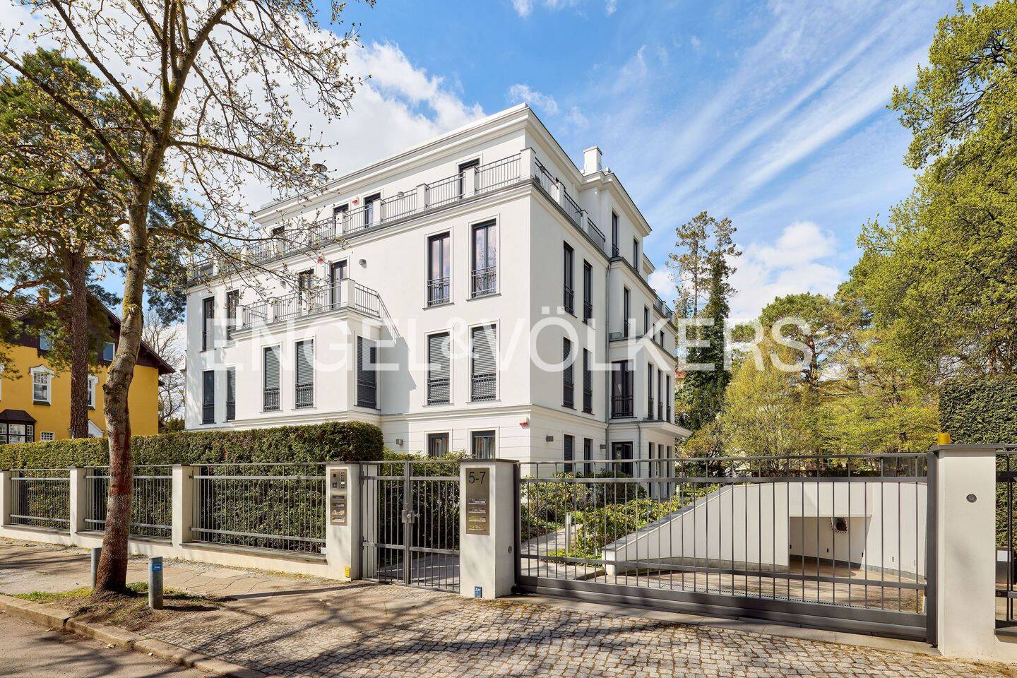 Exklusive Wohnqualität im Grunewald: 3,5 Zimmer, Sonnenterrassen & Komfortausstattung, 14193 Berlin (Steglitz-Zehlendorf Dahlem Grunewald Nikolassee Schmargendorf)