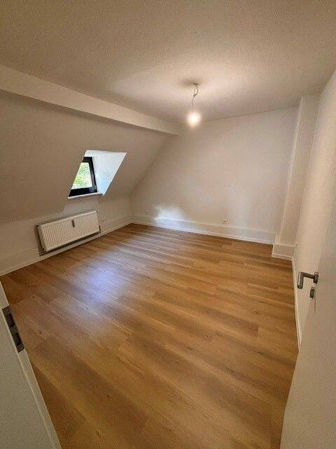 Hell sanierte 2-Zimmer-Wohnung im Dachgeschoss in Ehrang-Pfalzel zu vermieten, 54293 Trier