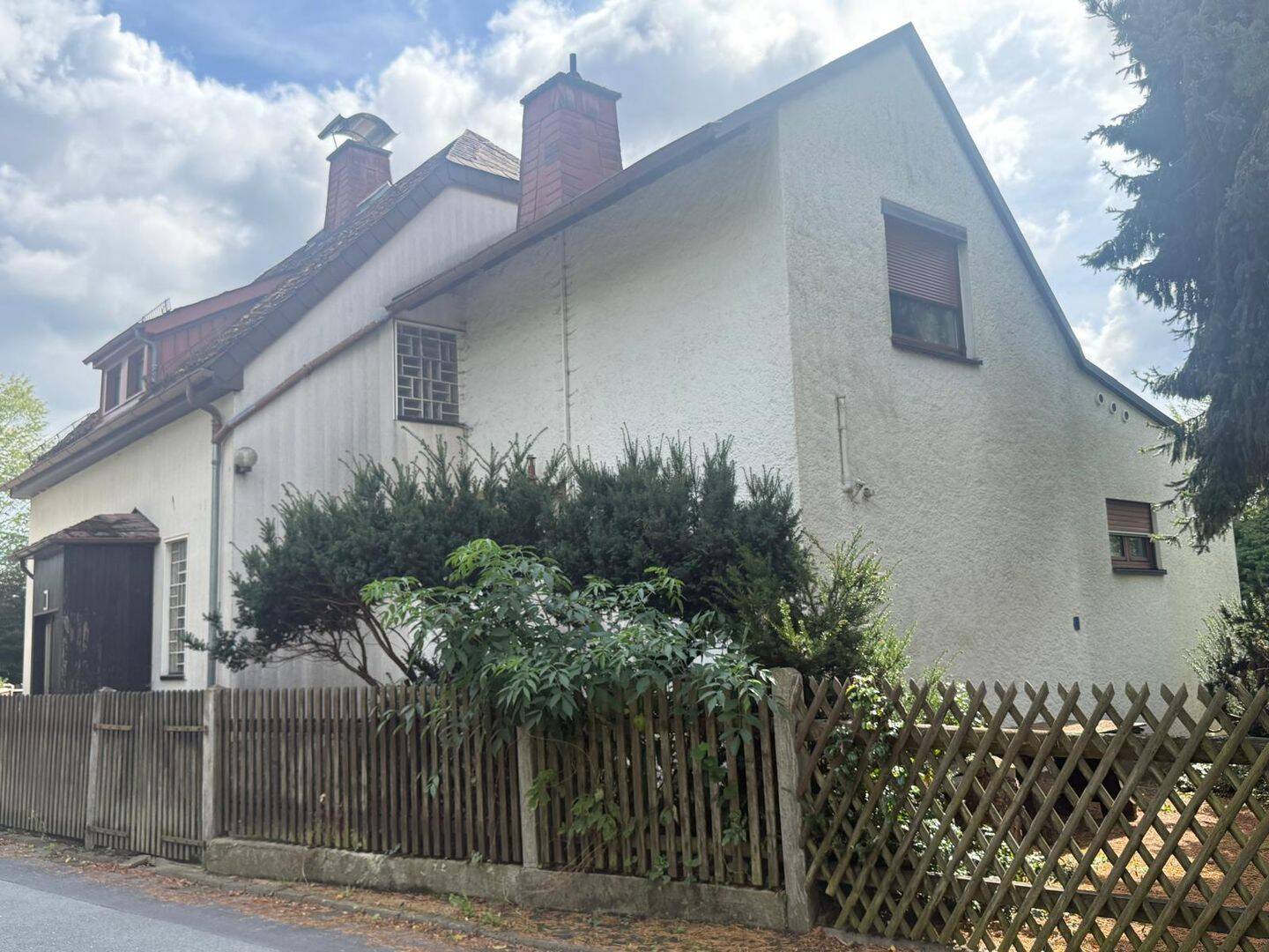 Handwerkerobjekt: Kernsanierungsbedürftiges Einfamilienhaus in Oberkotzau/Fattigau – ca. 140 m² Wfl. – 1.384 m² Grst., 95145 Oberkotzau