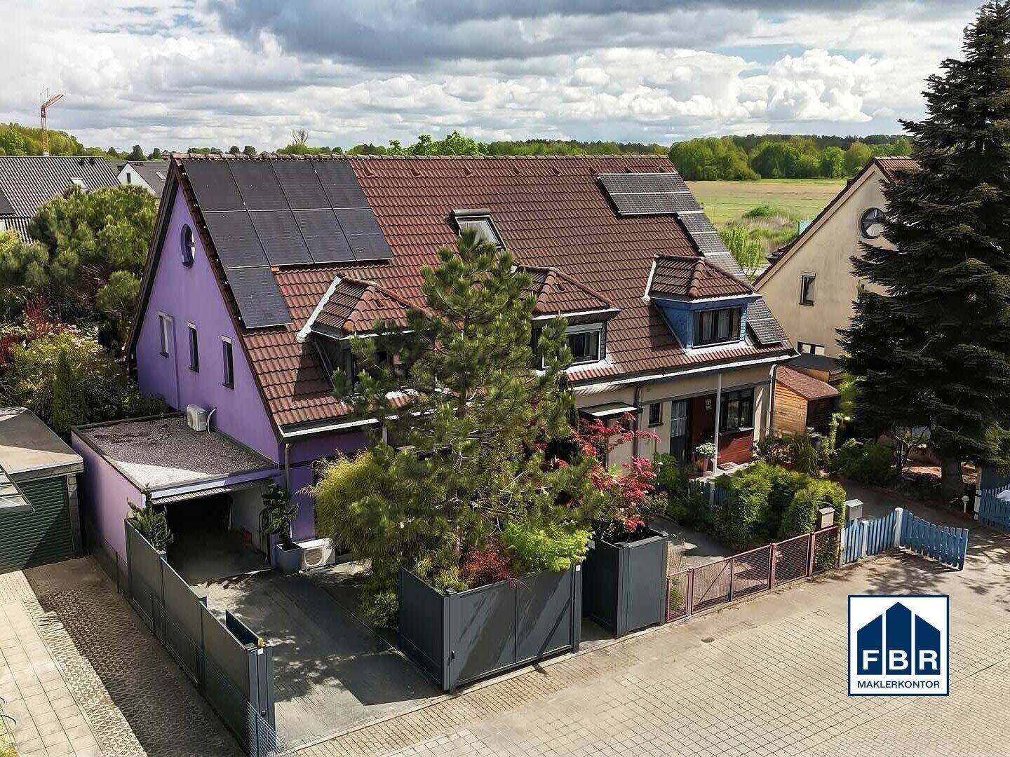 Modernisiertes Reihenendhaus mit Photovoltaik und Klimaanlage vor den Toren Berlins, 14621 Schönwalde-Glien