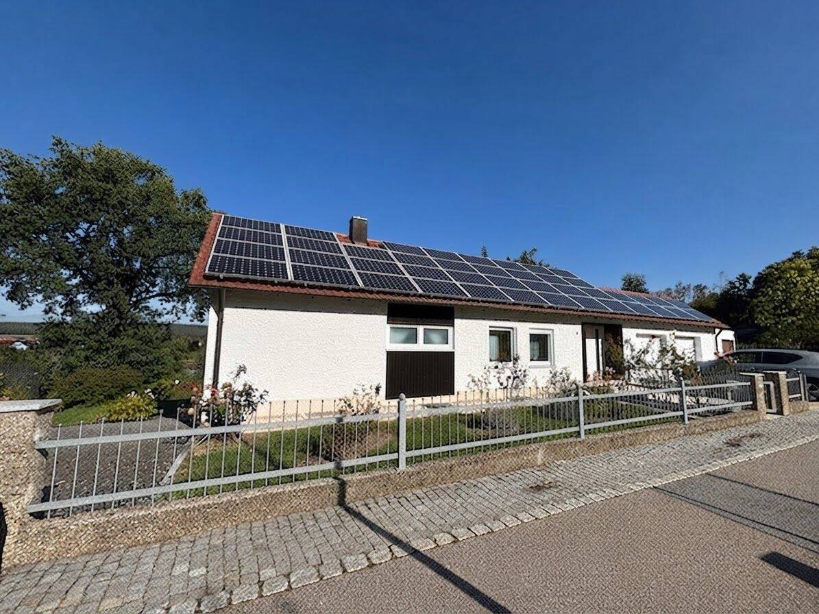 Schönes Einfamilienhaus in exklusiver Lage von Regenstauf – Wohnen mit besonderem Ausblick, 93128 Regenstauf
